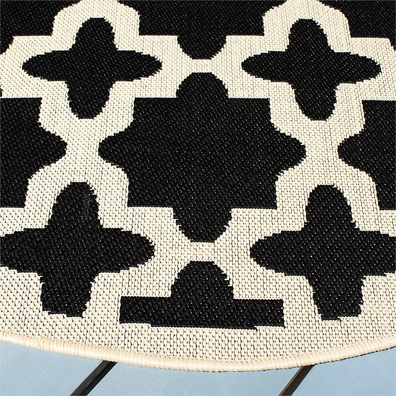 Pemberly Row Polypropylene Black Indoor Outdoor Rug - Round 7'10