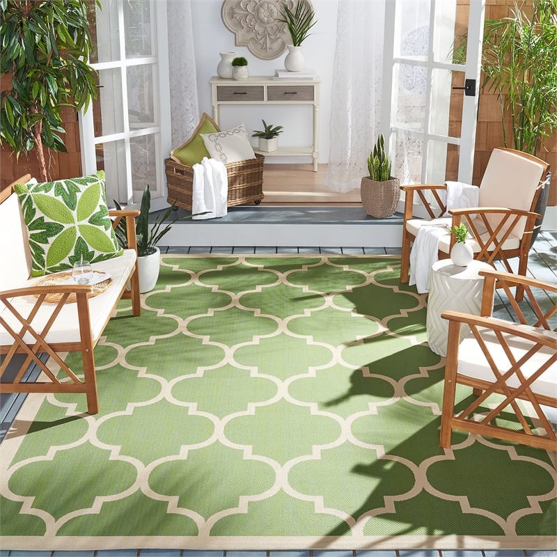 Pemberly Row Polypropylene Green Indoor Outdoor Rug - Square 5'3