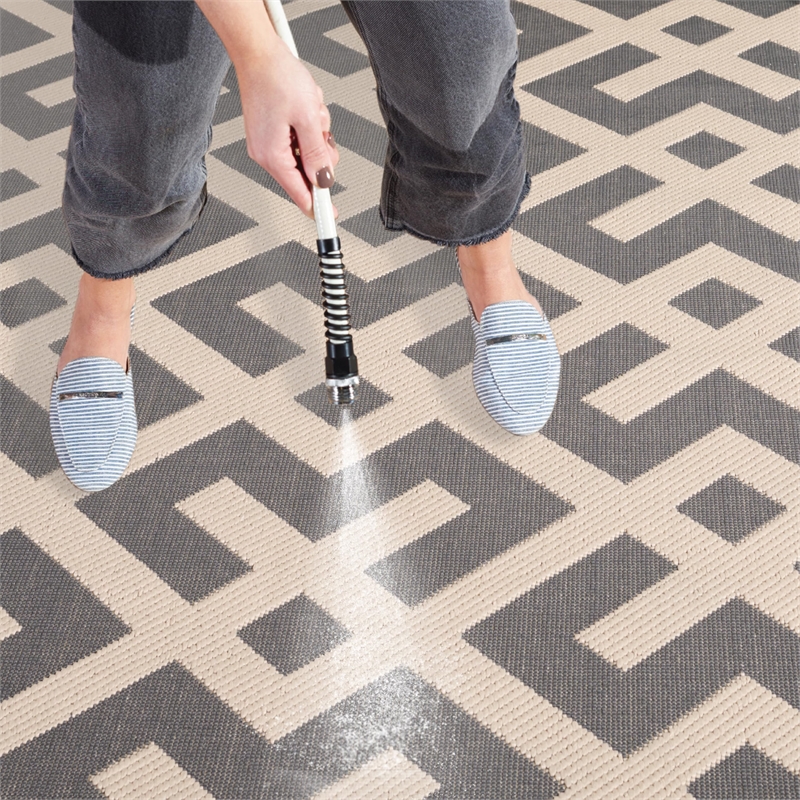 Pemberly Row Polypropylene Grey Indoor Outdoor Rug - Square 7'10