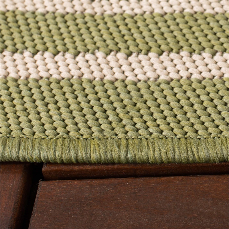 Pemberly Row Polypropylene Green Indoor Outdoor Rug - Round 7'10