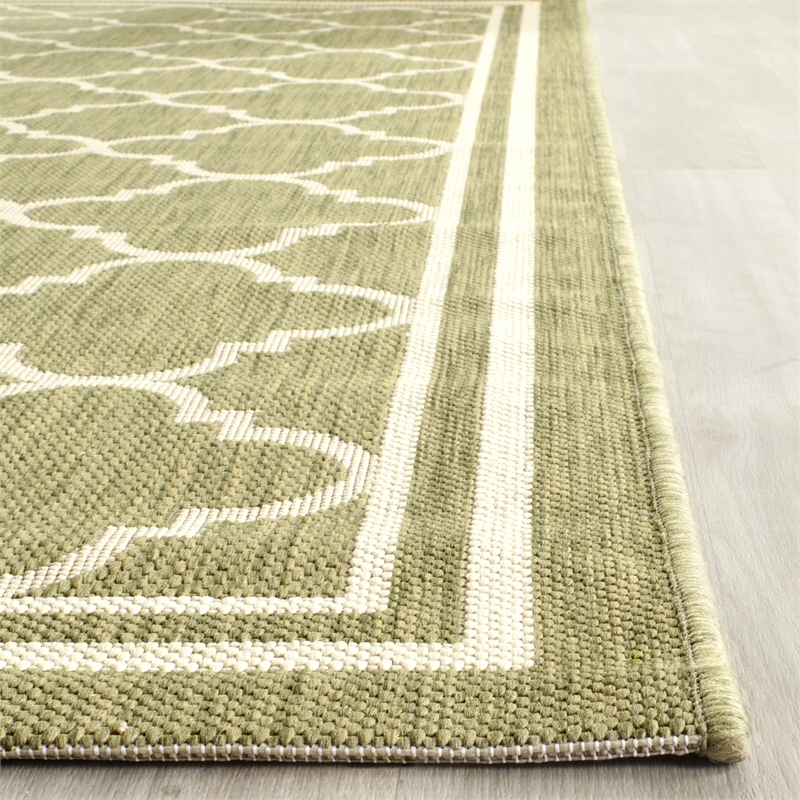 Pemberly Row Polypropylene Green Indoor Outdoor Rug - Square 5'3
