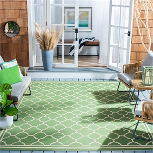 Pemberly Row Polypropylene Green Indoor Outdoor Rug - Square 7'10&quot