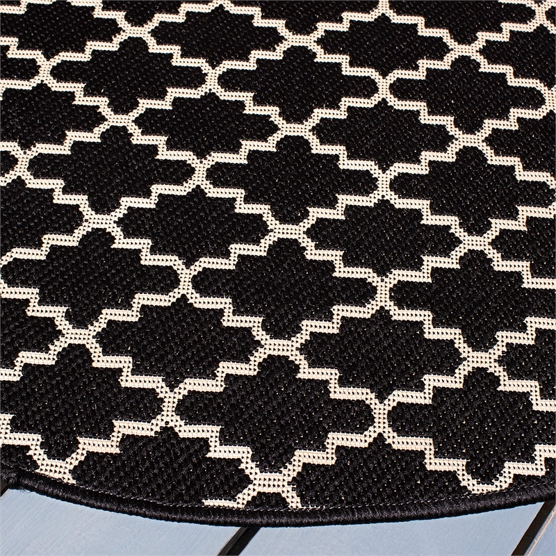 Pemberly Row Polypropylene Black Indoor Outdoor Rug - Round 7'10