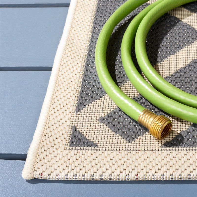 Pemberly Row Polypropylene Blue Indoor Outdoor Rug - 5'3