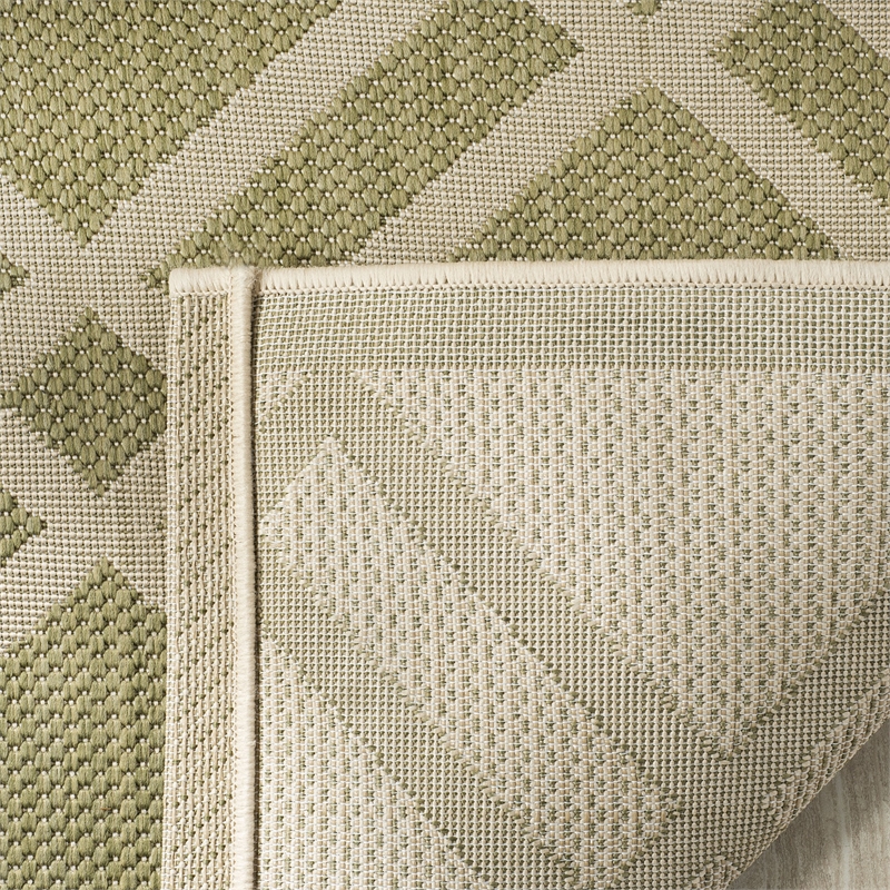 Pemberly Row Polypropylene Green Indoor Outdoor Rug - 2' x 3'7