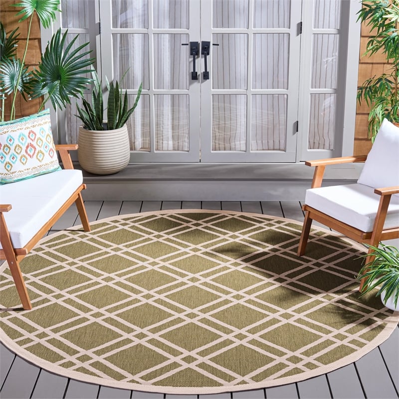 Pemberly Row Polypropylene Green Indoor Outdoor Rug - Round 7'10