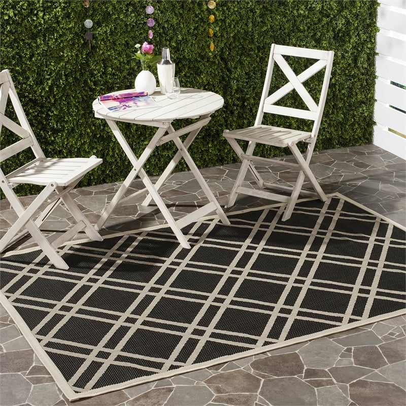 Pemberly Row Polypropylene Black Indoor Outdoor Rug - 5'3
