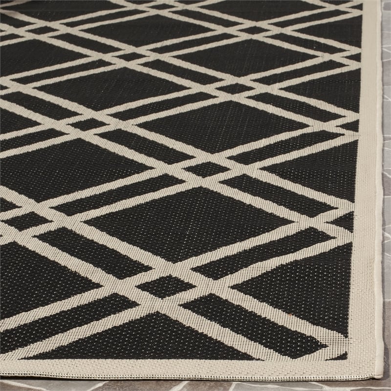 Pemberly Row Polypropylene Black Indoor Outdoor Rug - 5'3