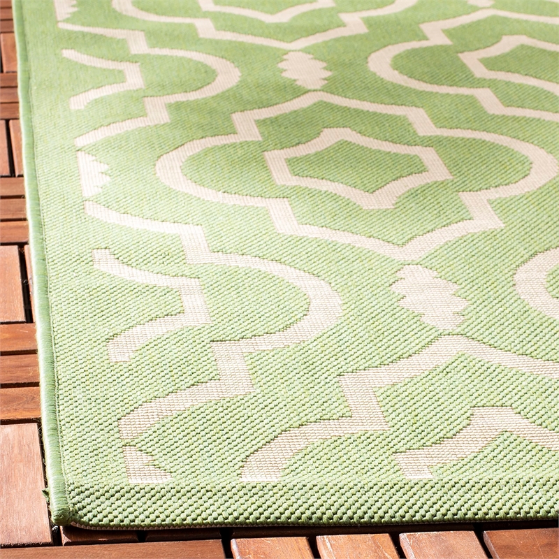 Pemberly Row Polypropylene Green Indoor Outdoor Rug - 8' x 11'