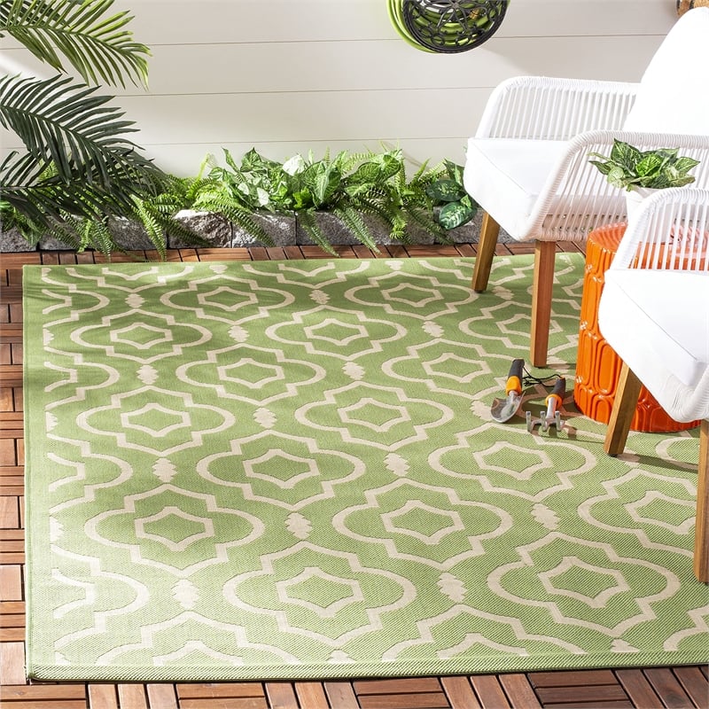 Pemberly Row Polypropylene Green Indoor Outdoor Rug - Square 7'10