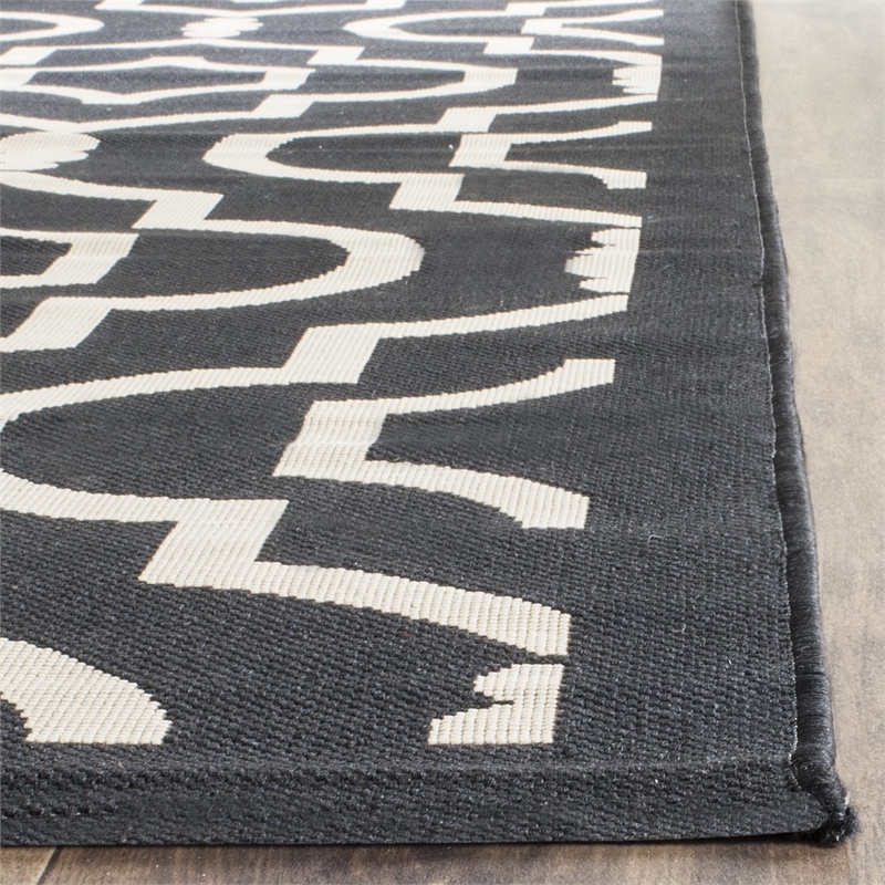 Pemberly Row Polypropylene Black Indoor Outdoor Rug - Square 7'10