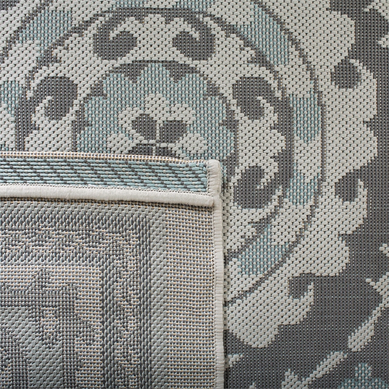 Pemberly Row Polypropylene Light Grey Indoor Outdoor Rug - 2'7