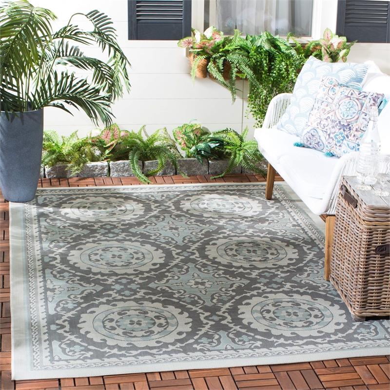 Pemberly Row Polypropylene Light Grey Indoor Outdoor Rug - 8' x 11'