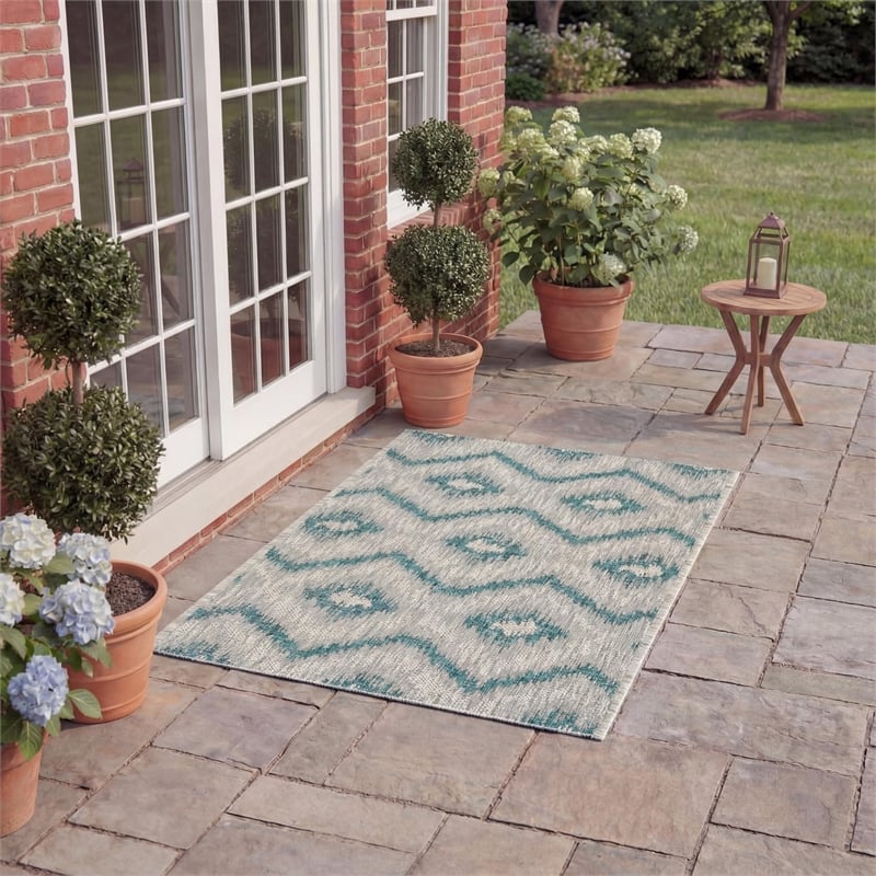 Pemberly Row Polypropylene Grey Indoor Outdoor Rug - 2' x 3'7