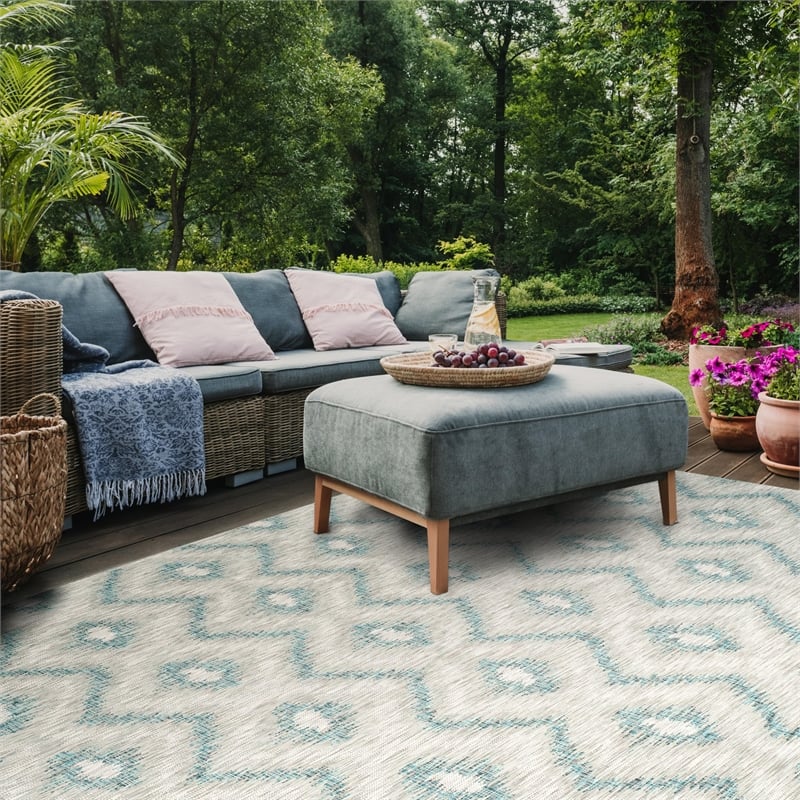 Pemberly Row Polypropylene Grey Indoor Outdoor Rug - 9' x 12'