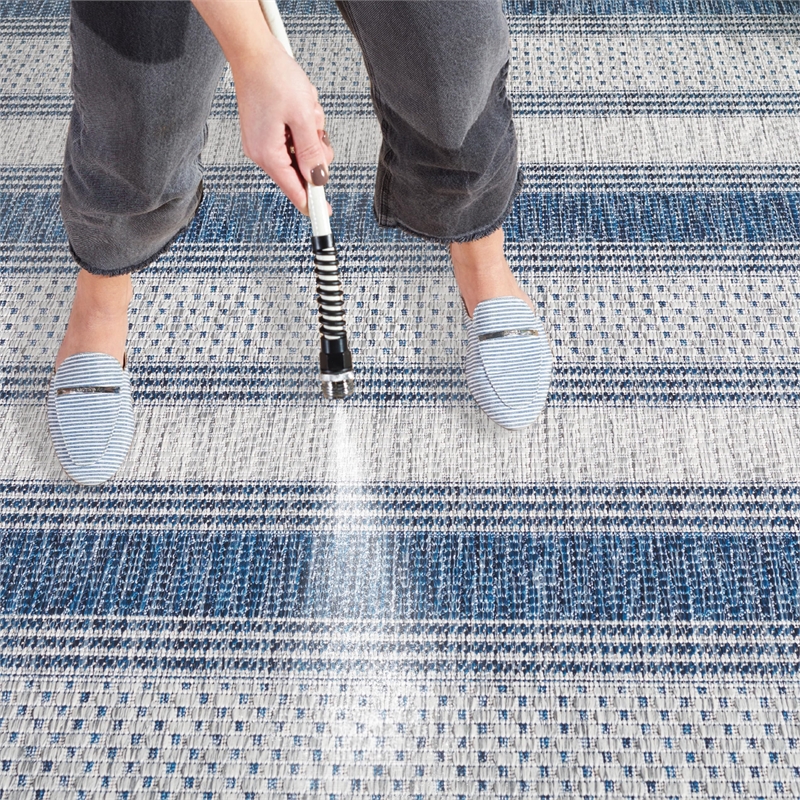 Pemberly Row Polypropylene Grey Indoor Outdoor Rug - 2' x 3'7