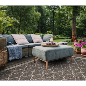 Pemberly Row Polypropylene Black Indoor Outdoor Rug - 8' x 11'