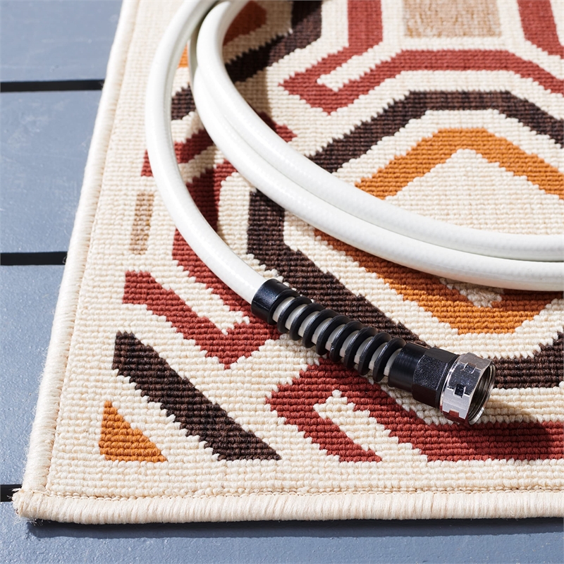 Pemberly Row Polypropylene Creme Indoor Outdoor Rug - 2'7