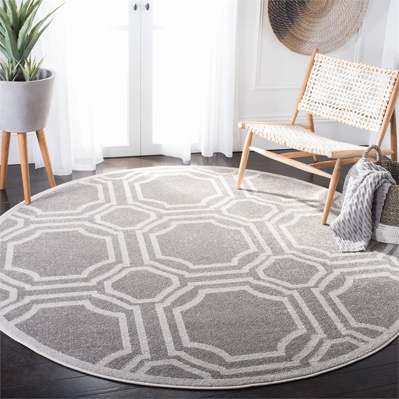 Pemberly Row Polypropylene Grey Indoor Outdoor Rug - Round 7'