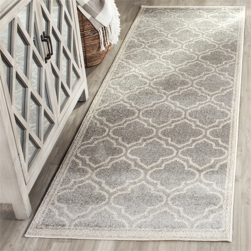 Pemberly Row Polypropylene Light Grey Indoor Outdoor Rug - 2'3