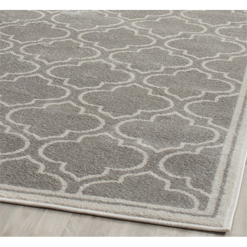 Pemberly Row Polypropylene Light Grey Indoor Outdoor Rug - 6' x 9'