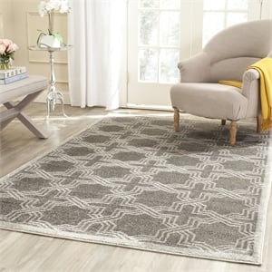 Pemberly Row Polypropylene Grey Indoor Outdoor Rug - 4' x 6'