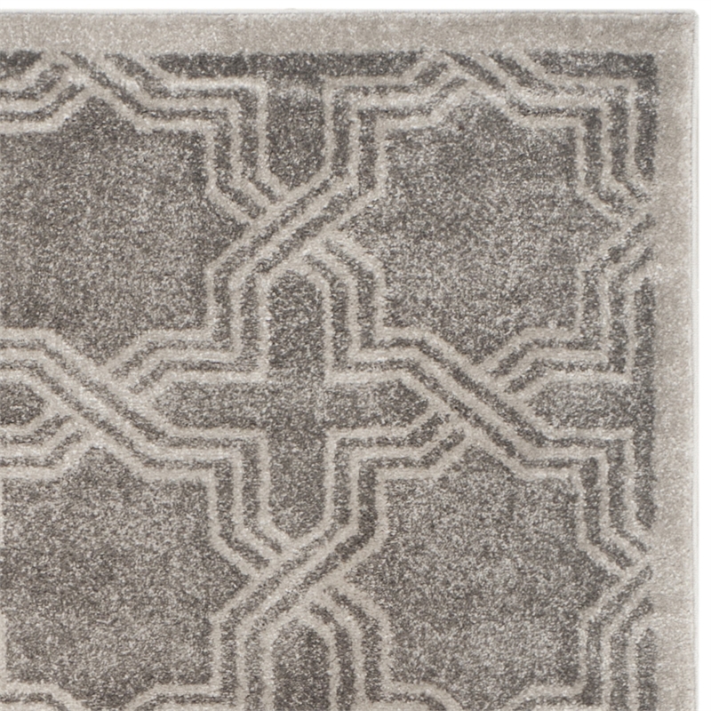 Pemberly Row Polypropylene Grey Indoor Outdoor Rug - 5' x 8'