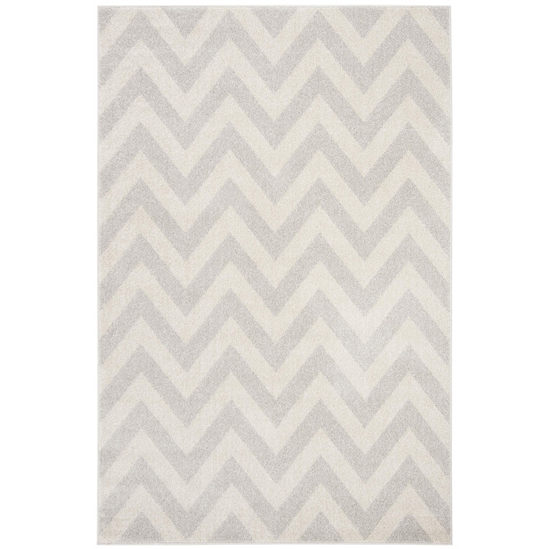 Pemberly Row Polypropylene Light Grey Indoor Outdoor Rug - 5' x 8'