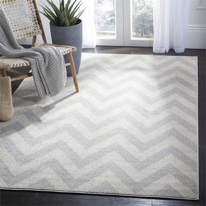 Pemberly Row Polypropylene Light Grey Indoor Outdoor Rug - 6' x 9'