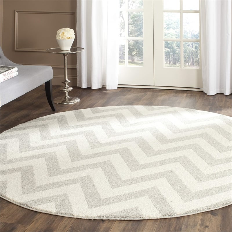 Pemberly Row Polypropylene Light Grey Indoor Outdoor Rug - Round 5'
