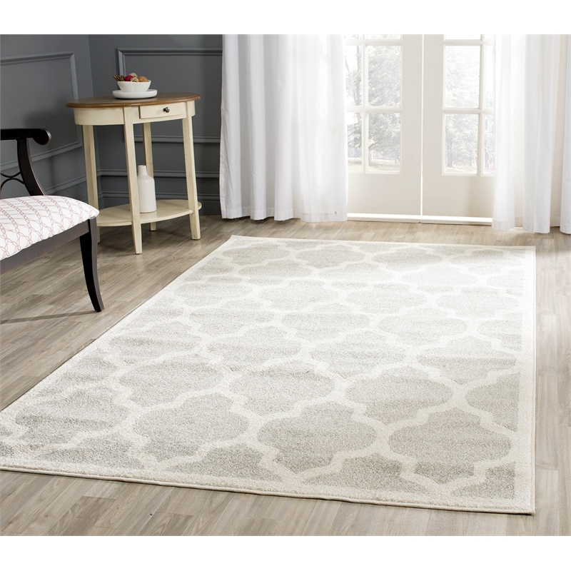 Pemberly Row Polypropylene Light Grey Indoor Outdoor Rug - 4' x 6'