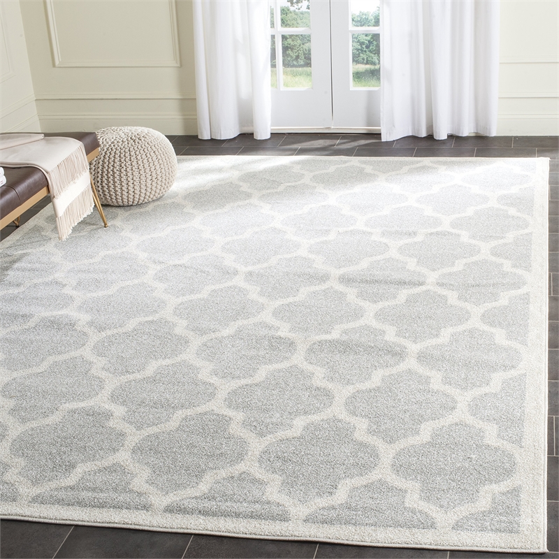 Pemberly Row Polypropylene Light Grey Indoor Outdoor Rug - 8' x 10'