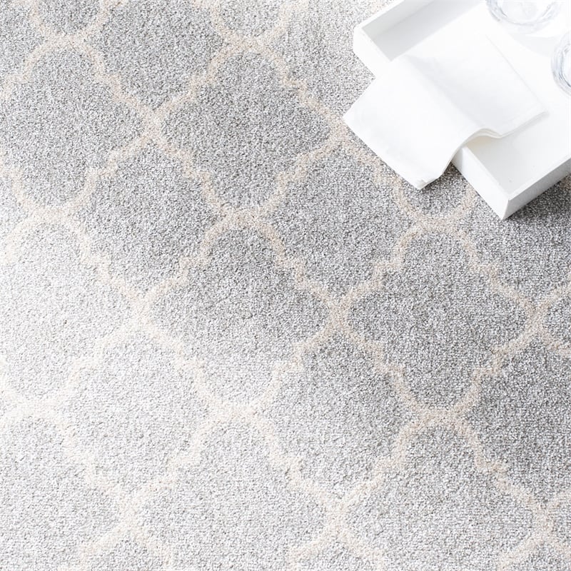 Pemberly Row Polypropylene Light Grey Indoor Outdoor Rug - 2'3