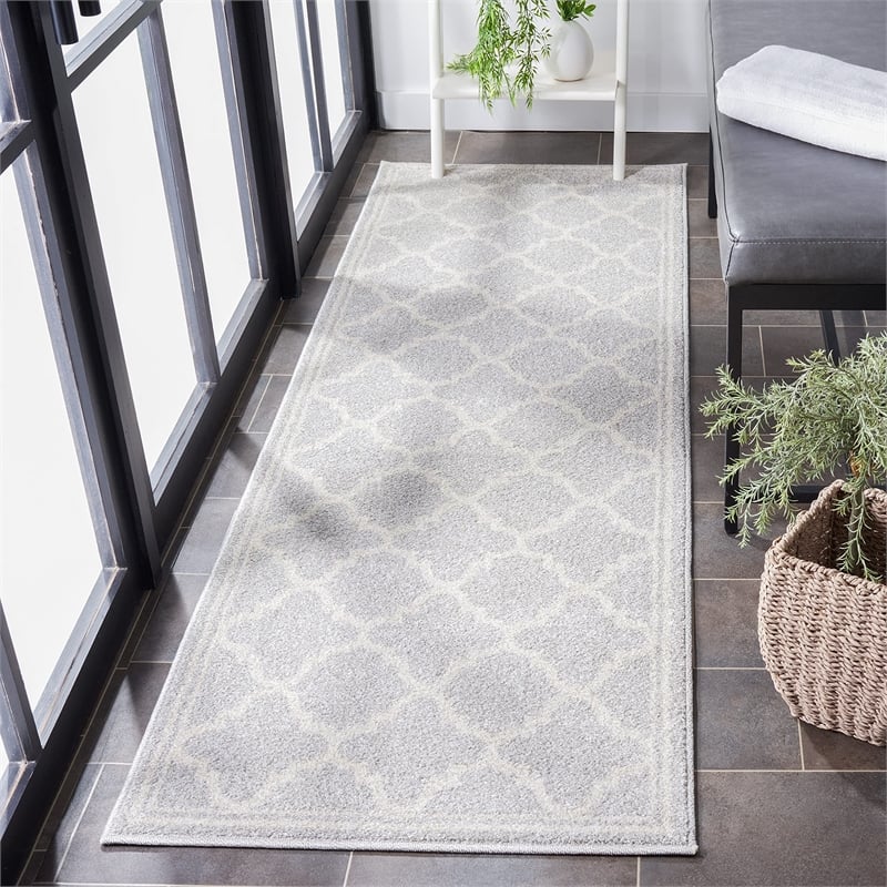 Pemberly Row Polypropylene Light Grey Indoor Outdoor Rug - 2'3