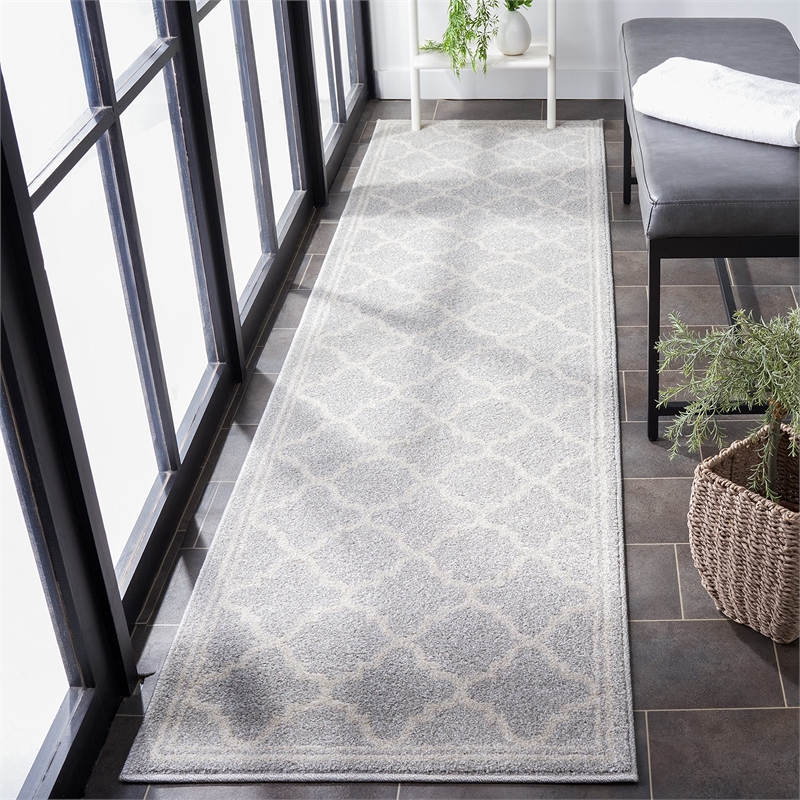 Pemberly Row Polypropylene Light Grey Indoor Outdoor Rug - 2'3
