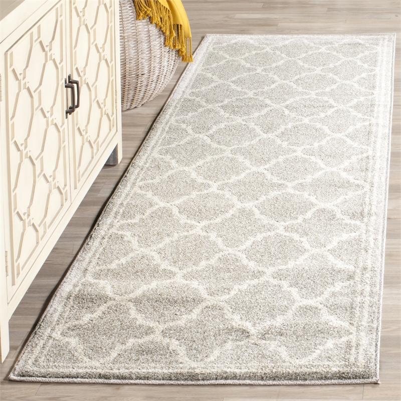 Pemberly Row Polypropylene Light Grey Indoor Outdoor Rug - 2'6