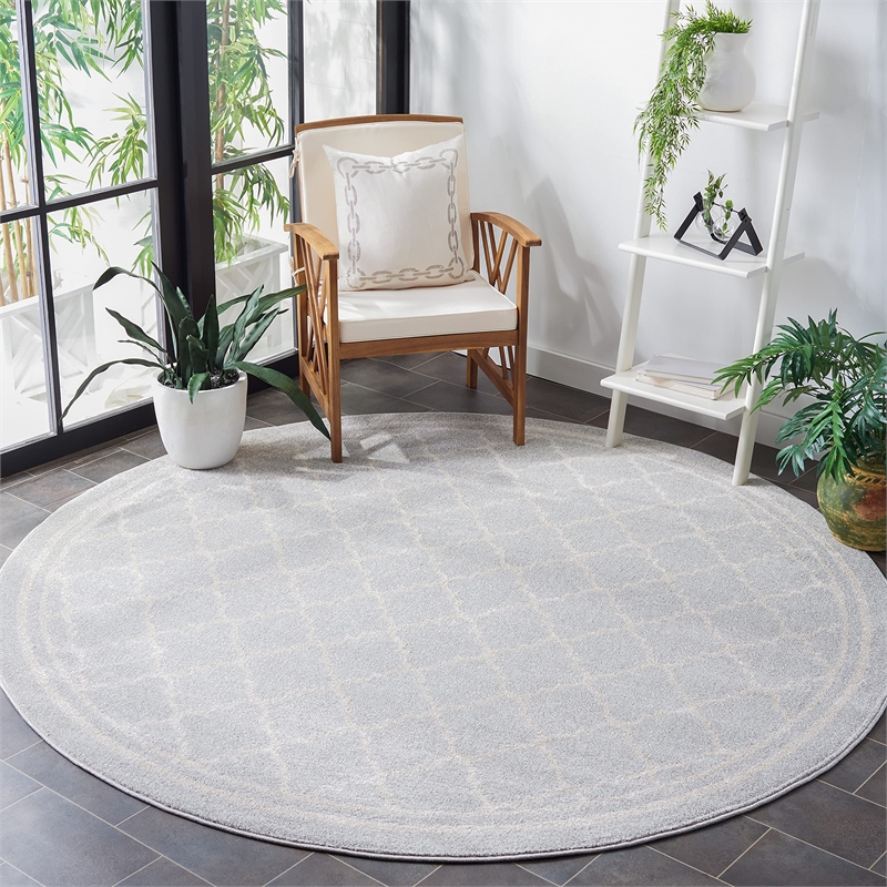 Pemberly Row Polypropylene Light Grey Indoor Outdoor Rug - Round 5'