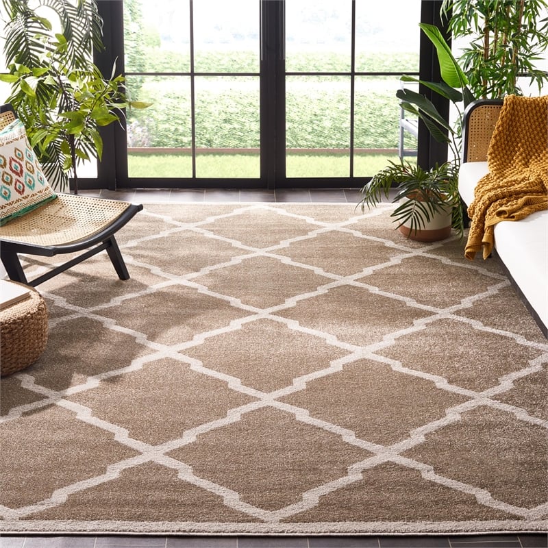Pemberly Row Polypropylene Light Grey Indoor Outdoor Rug - 10' x 14'