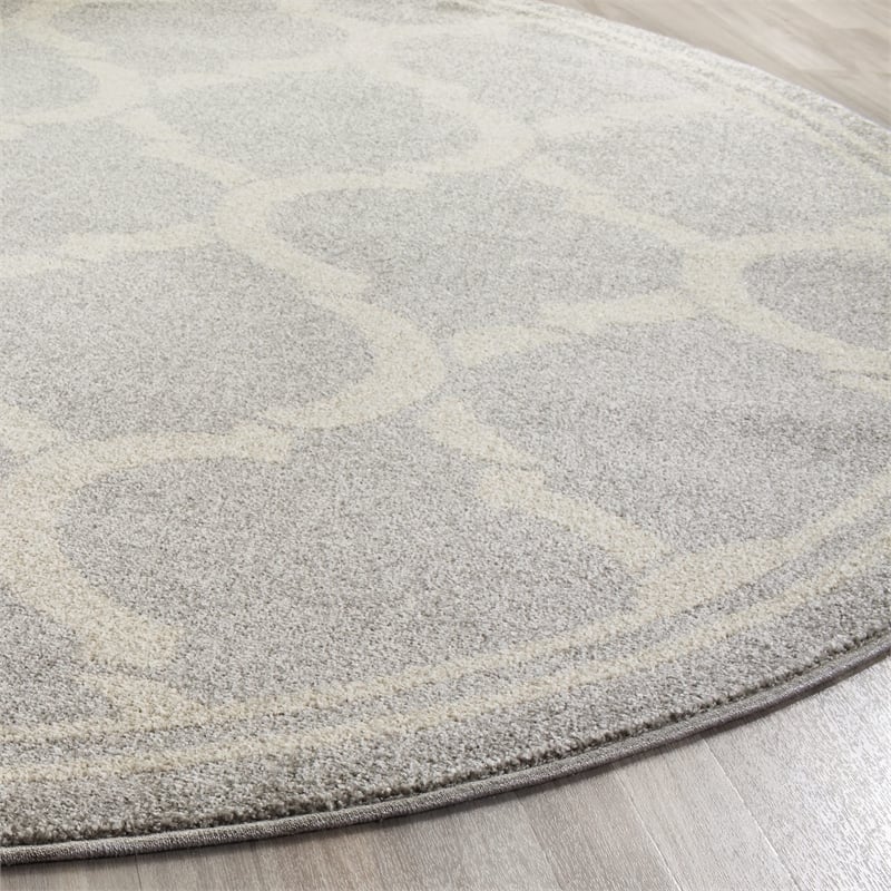 Pemberly Row Polypropylene 7' X 7' Round Rug in Light Gray Ivory