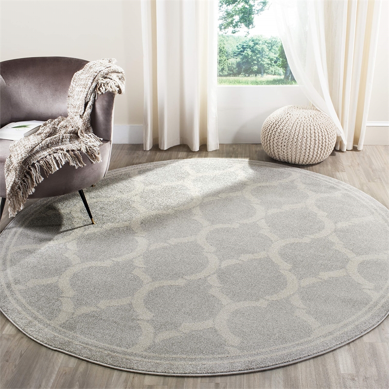 Pemberly Row Polypropylene 7' X 7' Round Rug in Light Gray Ivory