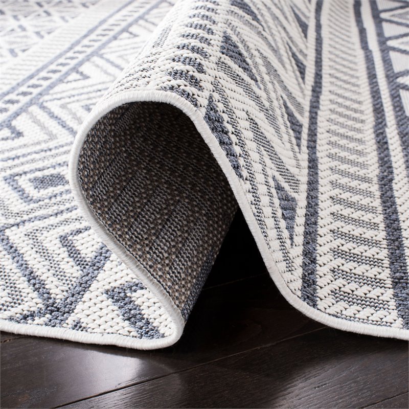 Pemberly Row Contemporary Polypropylene 4' x 6' Rug in Cream and Navy