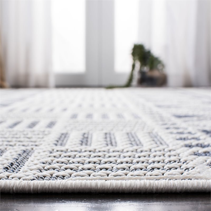 Pemberly Row Contemporary Polypropylene 4' x 6' Rug in Cream and Navy