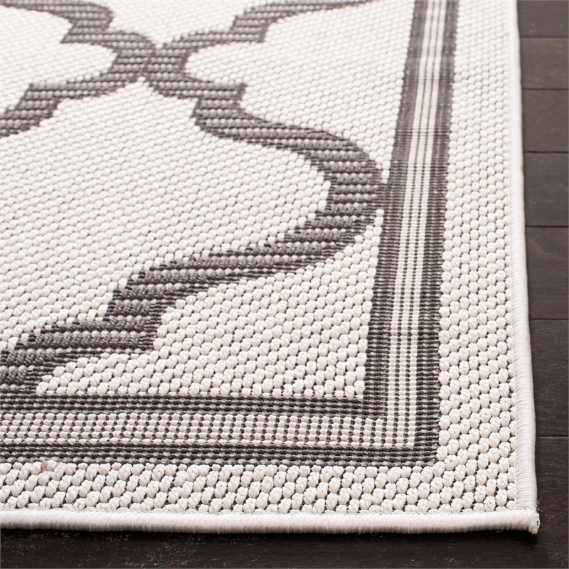 Pemberly Row Contemporary Polypropylene 4' x 6' Rug in Ivory and Gray