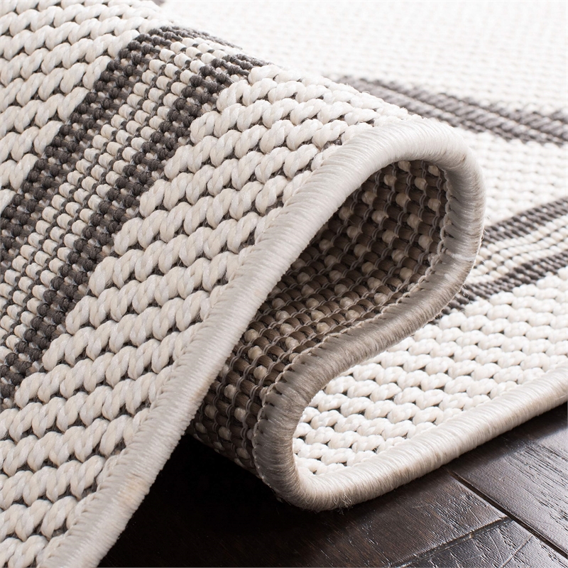 Pemberly Row Contemporary Polypropylene 4' x 6' Rug in Ivory and Gray