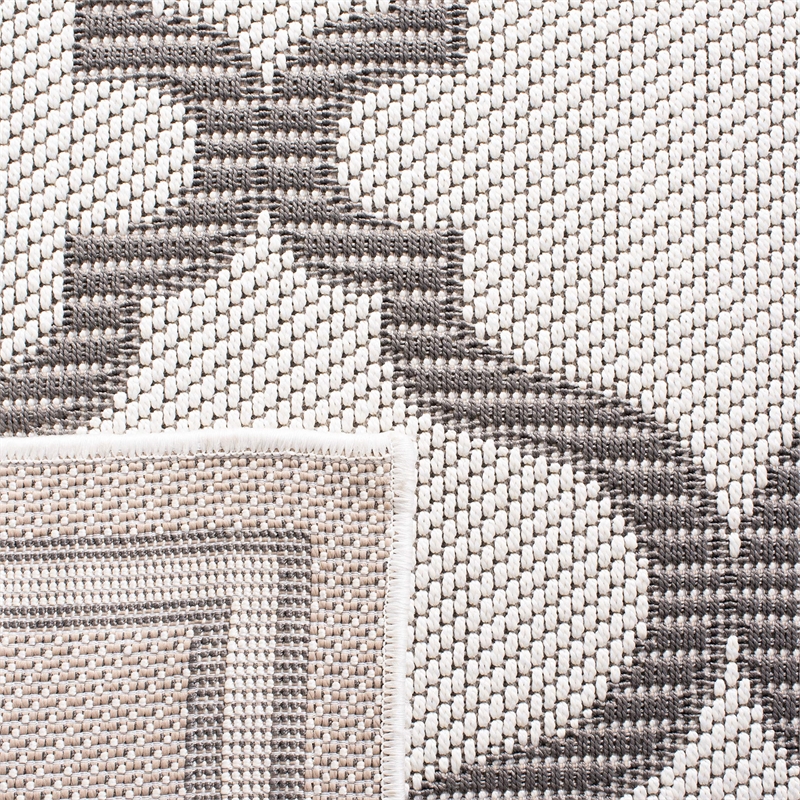 Pemberly Row Contemporary Polypropylene 4' x 6' Rug in Ivory and Gray