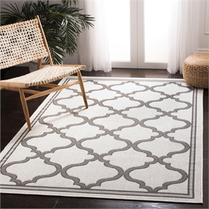 Pemberly Row Polypropylene 5'3&quot x 7'6&quot Rug in Ivory and Gray