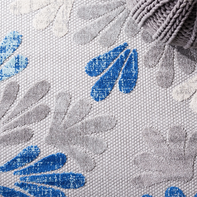 Pemberly Row Contemporary Polypropylene 4' x 6' Rug in Gray and Blue