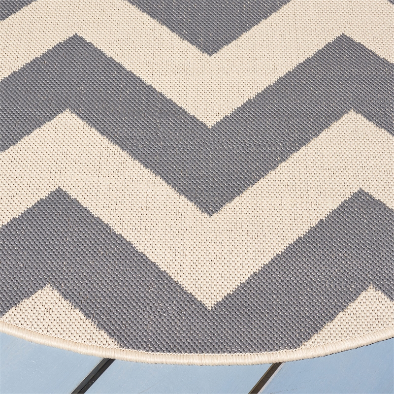 Pemberly Row Contemporary Grey Indoor Outdoor Round 4' Rug for Any Space