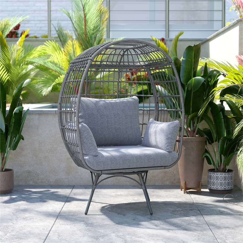 Pemberly Row Indoor/Outdoor Wicker Swivel Lounge Chair with 4 Cushions in Gray