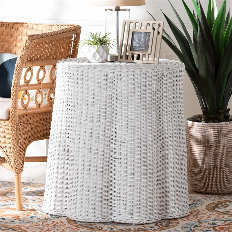 Pemberly Row Contemporary White Scalloped Rattan Round End Table